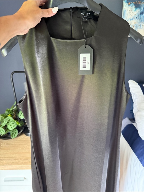 Aleeza Paris Dresses & Skirts - Aleeza Paris Elegant Black Satin sleeveless dress L, NWT